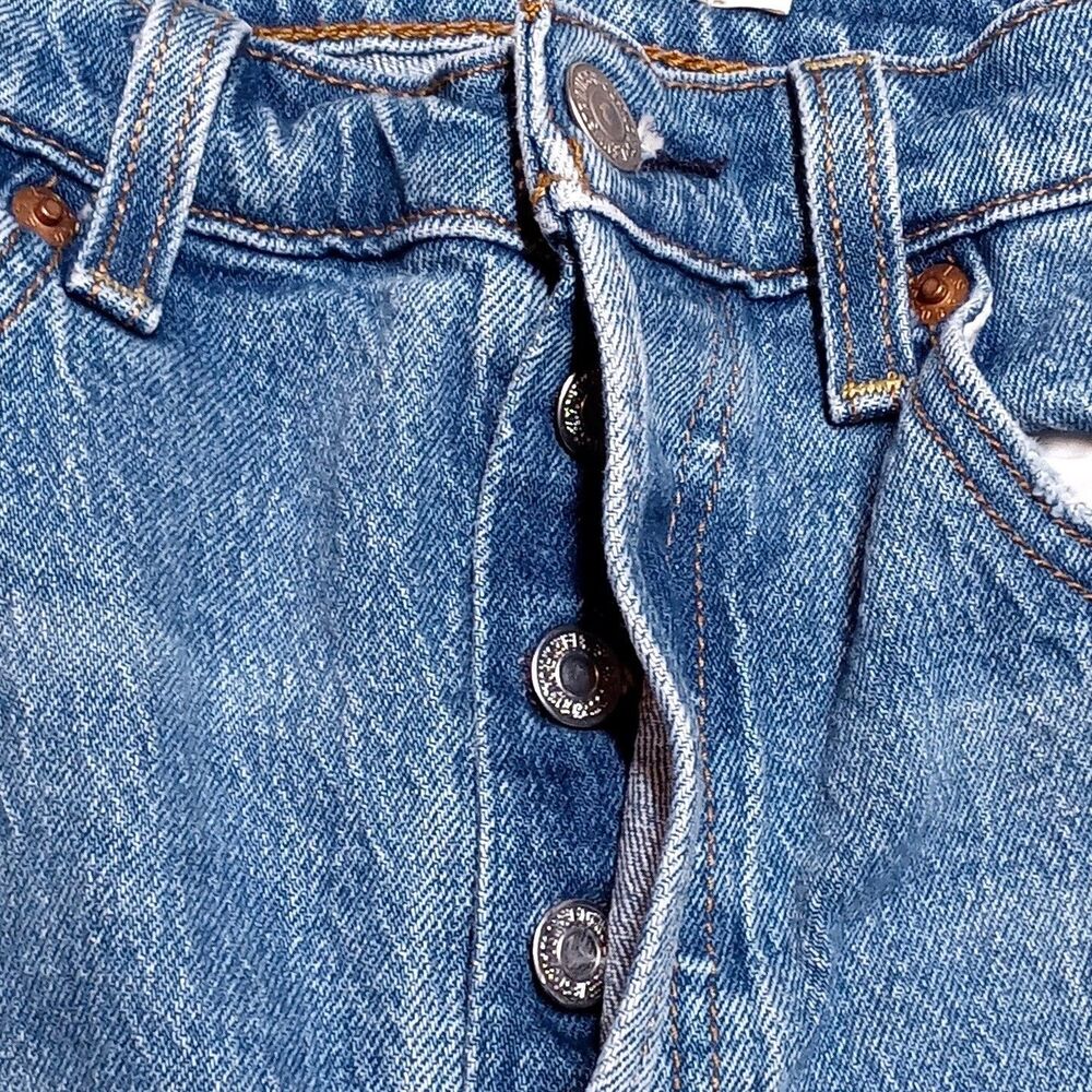 Levi's Premium Ribcage Straight Ankle Jeans Size 26 (26x27) Medium Wash - Picture 3 of 13